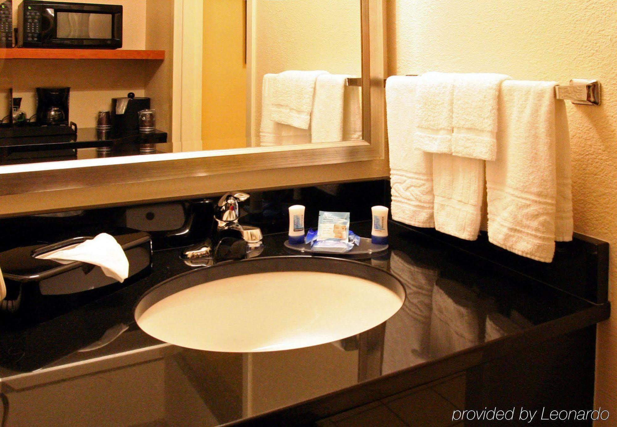 Fairfield Inn & Suites Hilton Head Island Блъфтън Стая снимка
